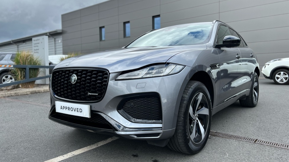 Jaguar F-Pace 2.0 P400e R-Dynamic SE Black 5dr Auto AWD Estate - Image 24