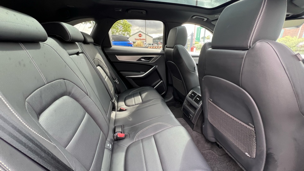 Jaguar F-Pace 2.0 P400e R-Dynamic SE Black 5dr Auto AWD Estate - Image 32