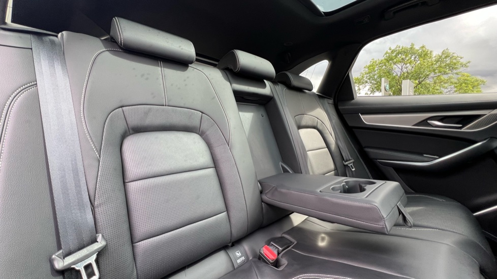 Jaguar F-Pace 2.0 P400e R-Dynamic SE Black 5dr Auto AWD Estate - Image 33