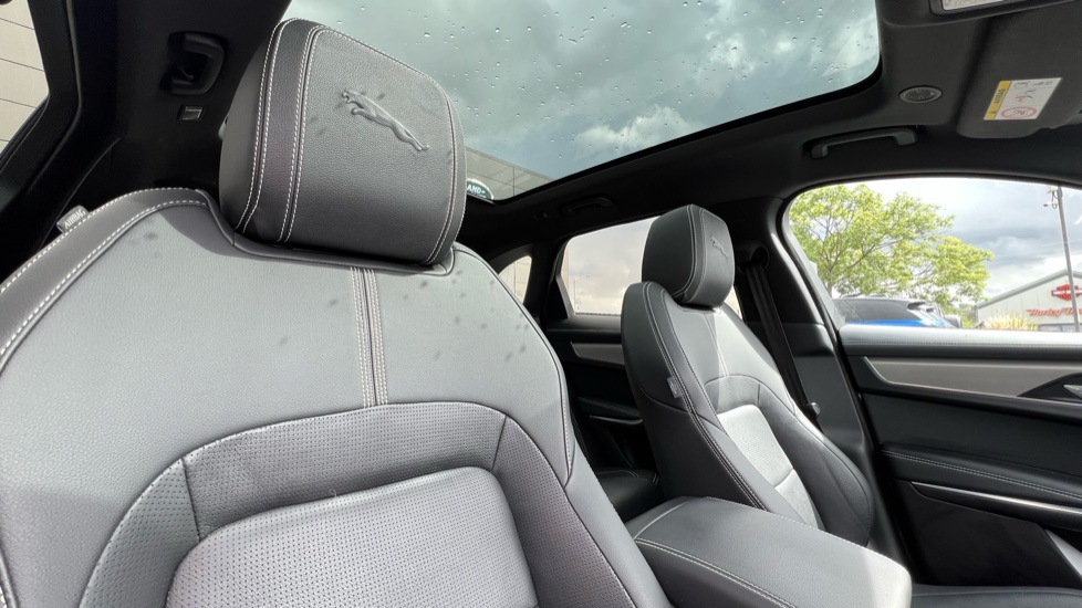 Jaguar F-Pace 2.0 P400e R-Dynamic SE Black 5dr Auto AWD Estate - Image 37