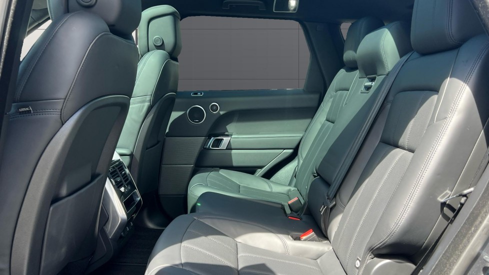 Land Rover Range Rover Sport 3.0 D300 HSE Dynamic Black 5dr Auto Diesel Estate - Image 4