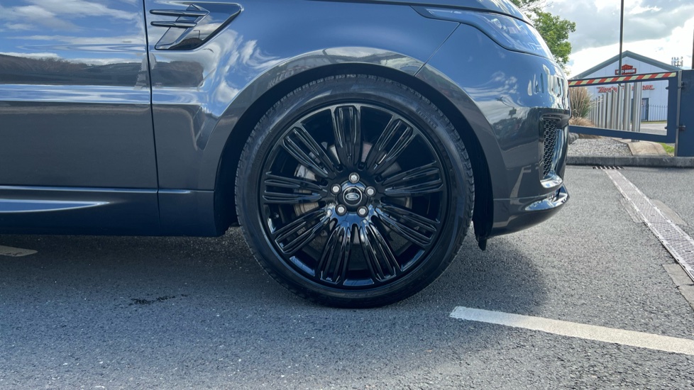 Land Rover Range Rover Sport 3.0 D300 HSE Dynamic Black 5dr Auto Diesel Estate - Image 8