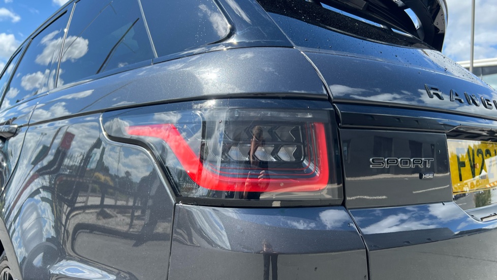 Land Rover Range Rover Sport 3.0 D300 HSE Dynamic Black 5dr Auto Diesel Estate - Image 19