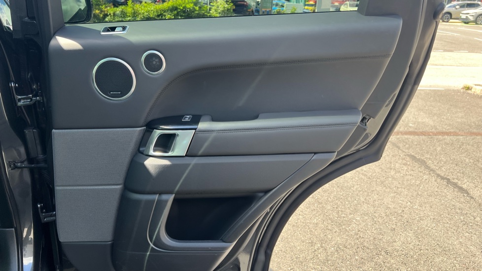 Land Rover Range Rover Sport 3.0 D300 HSE Dynamic Black 5dr Auto Diesel Estate - Image 31
