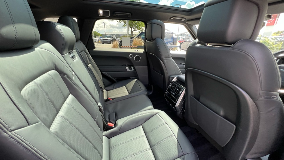 Land Rover Range Rover Sport 3.0 D300 HSE Dynamic Black 5dr Auto Diesel Estate - Image 32