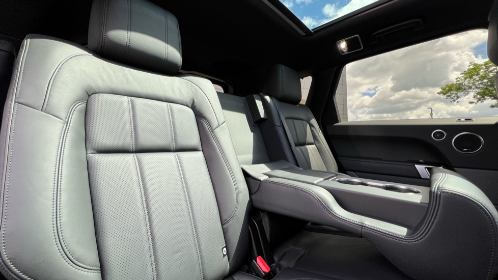 Land Rover Range Rover Sport 3.0 D300 HSE Dynamic Black 5dr Auto Diesel Estate - Image 33