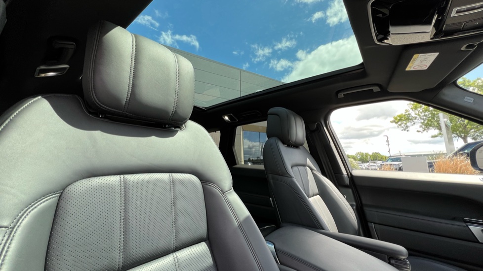 Land Rover Range Rover Sport 3.0 D300 HSE Dynamic Black 5dr Auto Diesel Estate - Image 37