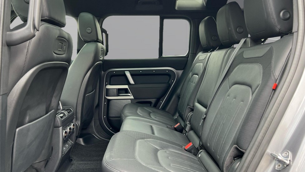 Land Rover Defender 3.0 D250 X-Dynamic SE 110 5dr Auto Diesel Estate - Image 4