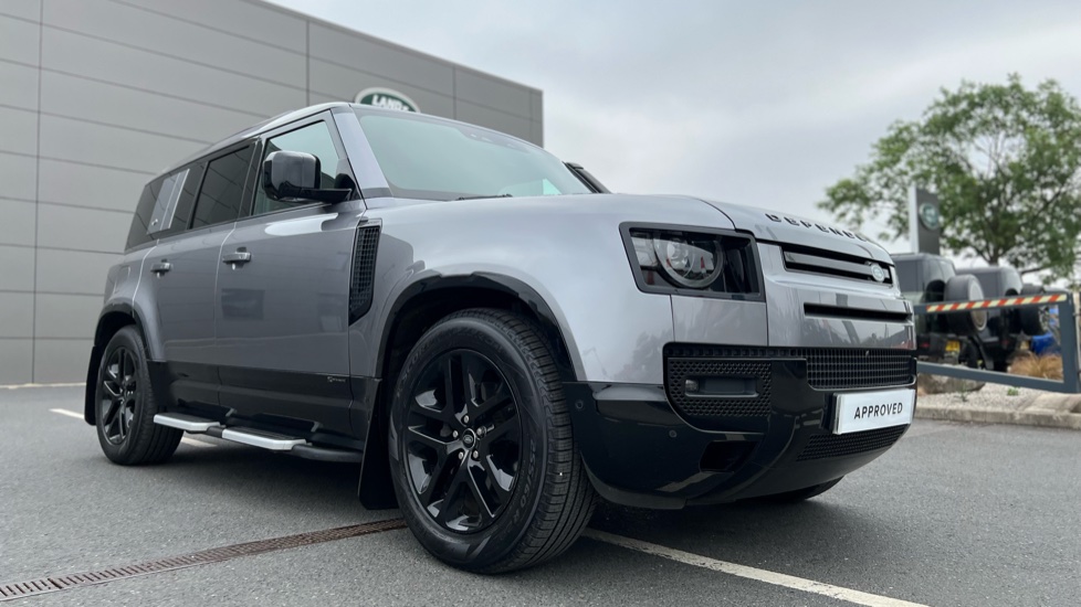 Land Rover Defender 3.0 D250 X-Dynamic SE 110 5dr Auto Diesel Estate - Image 25