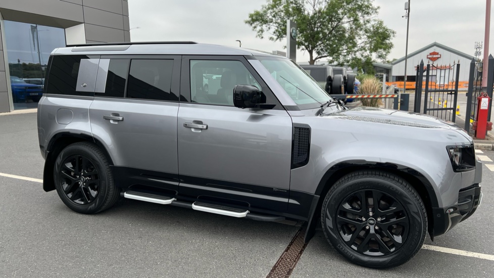 Land Rover Defender 3.0 D250 X-Dynamic SE 110 5dr Auto Diesel Estate - Image 26
