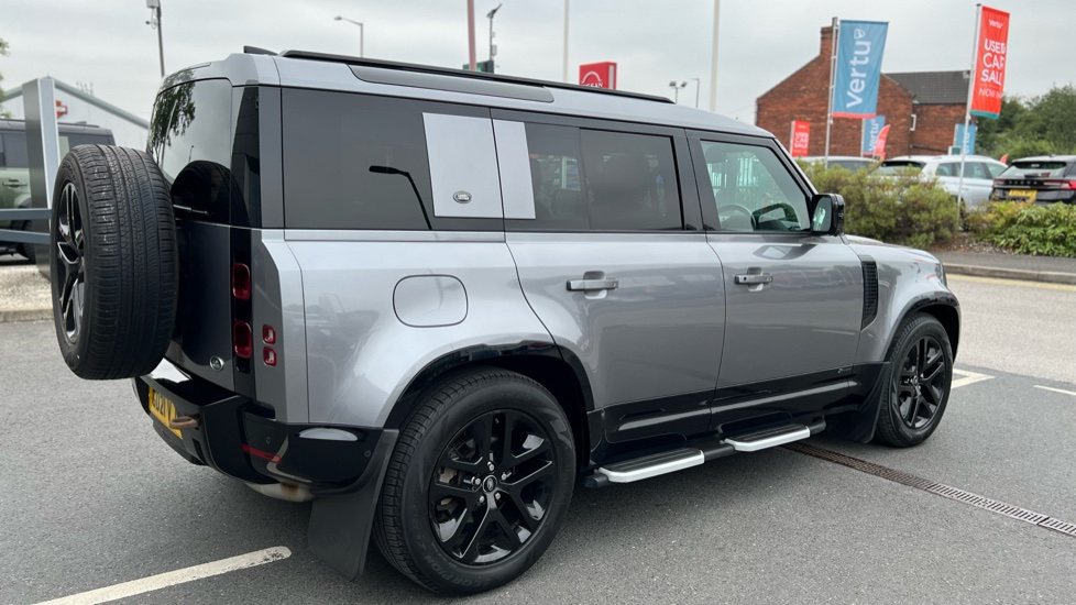 Land Rover Defender 3.0 D250 X-Dynamic SE 110 5dr Auto Diesel Estate - Image 27
