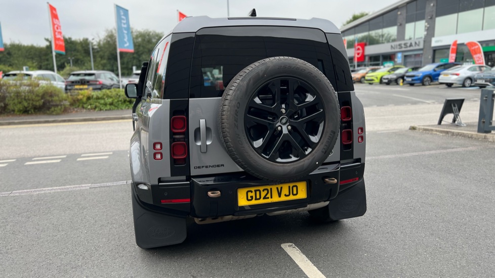 Land Rover Defender 3.0 D250 X-Dynamic SE 110 5dr Auto Diesel Estate - Image 28