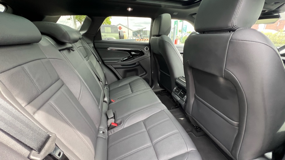 Land Rover Range Rover Evoque 1.5 P300e Evoque Edition 5dr Auto Hatchback - Image 32