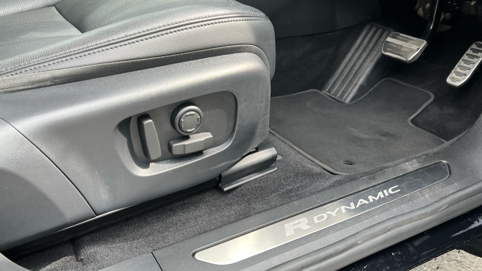 Land Rover Range Rover Evoque 1.5 P300e Evoque Edition 5dr Auto Hatchback - Image 36