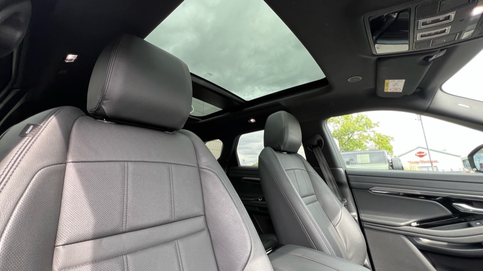 Land Rover Range Rover Evoque 1.5 P300e Evoque Edition 5dr Auto Hatchback - Image 37