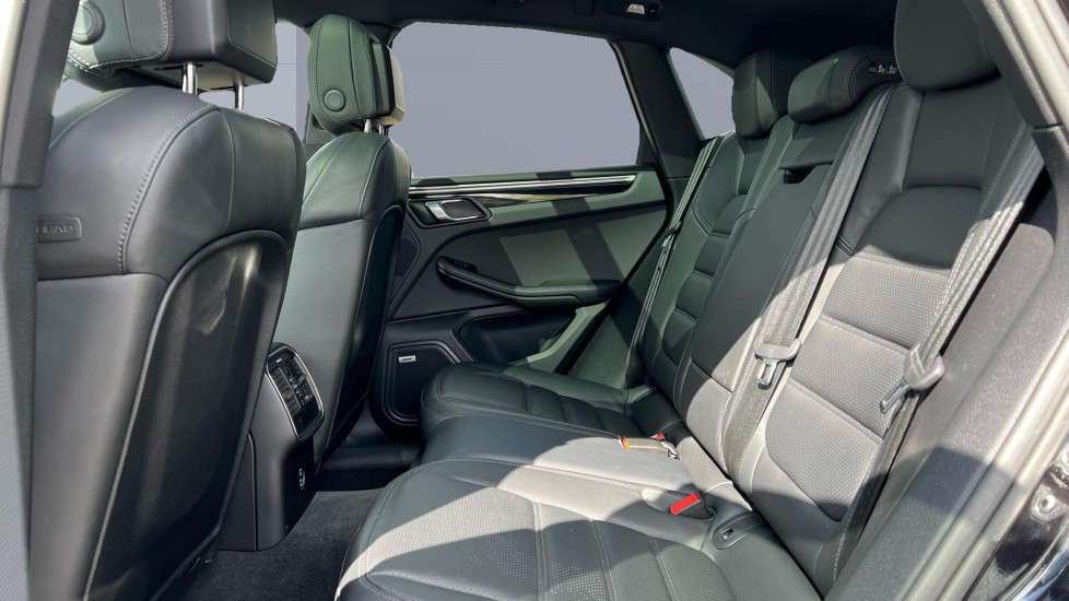Porsche Macan S 5dr PDK Petrol Estate - Image 4