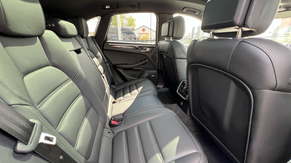 Porsche Macan S 5dr PDK Petrol Estate - Image 33