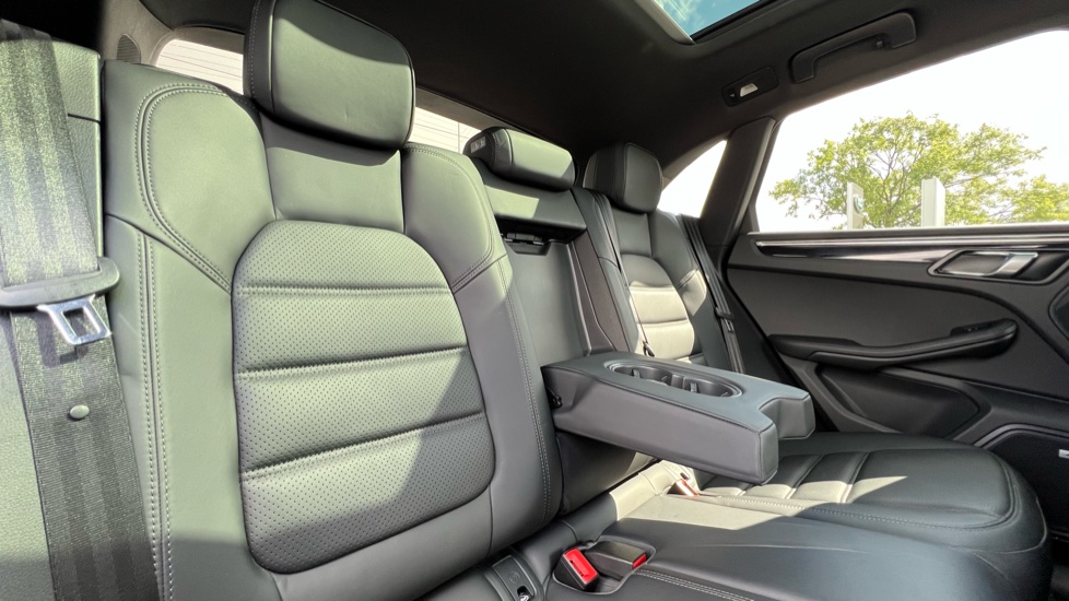 Porsche Macan S 5dr PDK Petrol Estate - Image 34