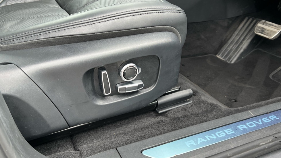 Land Rover Range Rover Evoque 2.0 D200 Autobiography 5dr Auto [Revised] Diesel Hatchback - Image 36
