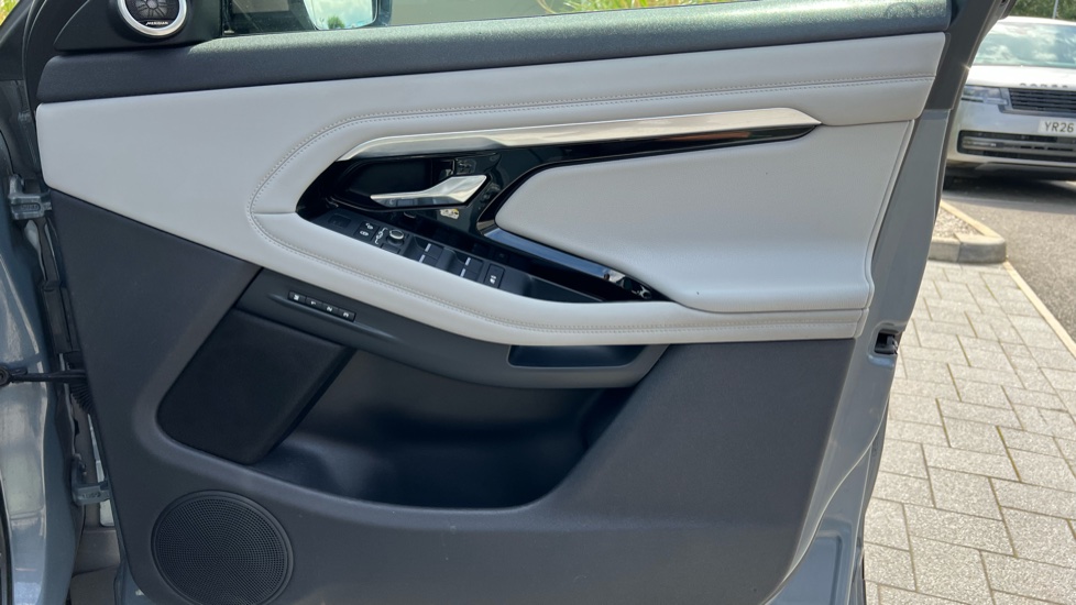 Land Rover Range Rover Evoque 2.0 P250 First Edition 5dr Auto Petrol Hatchback - Image 34