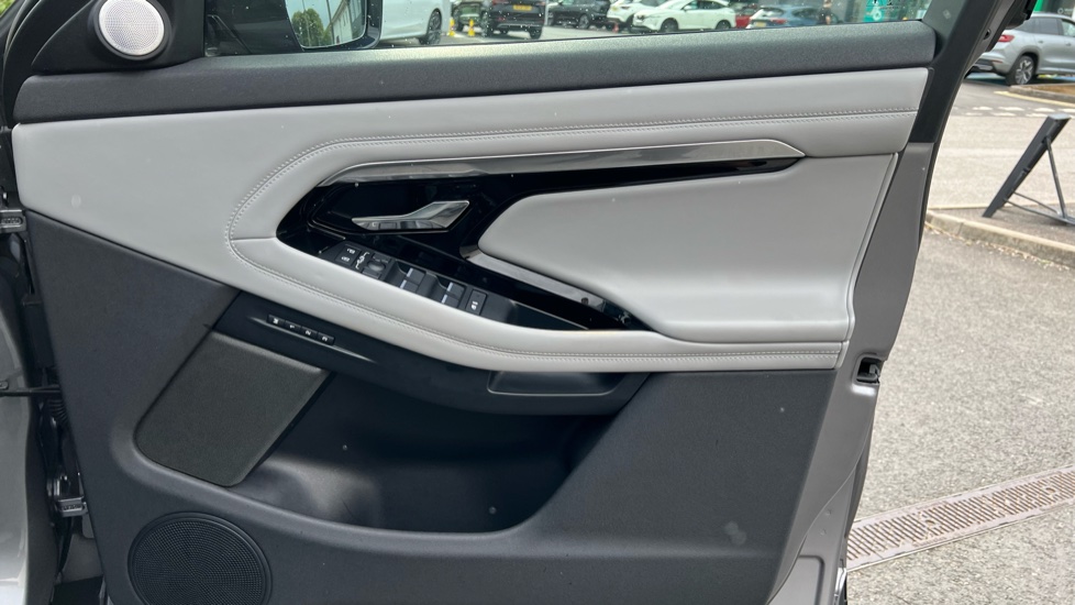 Land Rover Range Rover Evoque 2.0 D200 R-Dynamic HSE 5dr Auto Diesel Hatchback - Image 34
