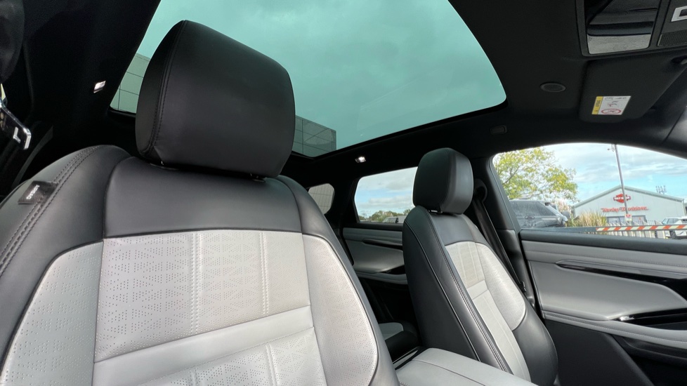 Land Rover Range Rover Evoque 2.0 D200 R-Dynamic HSE 5dr Auto Diesel Hatchback - Image 37
