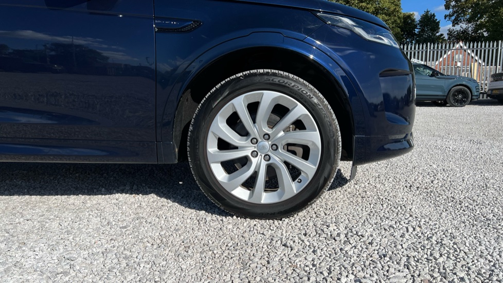 Land Rover Discovery Sport 2.0 D200 R-Dynamic HSE 5dr Auto Diesel Station Wagon - Image 8