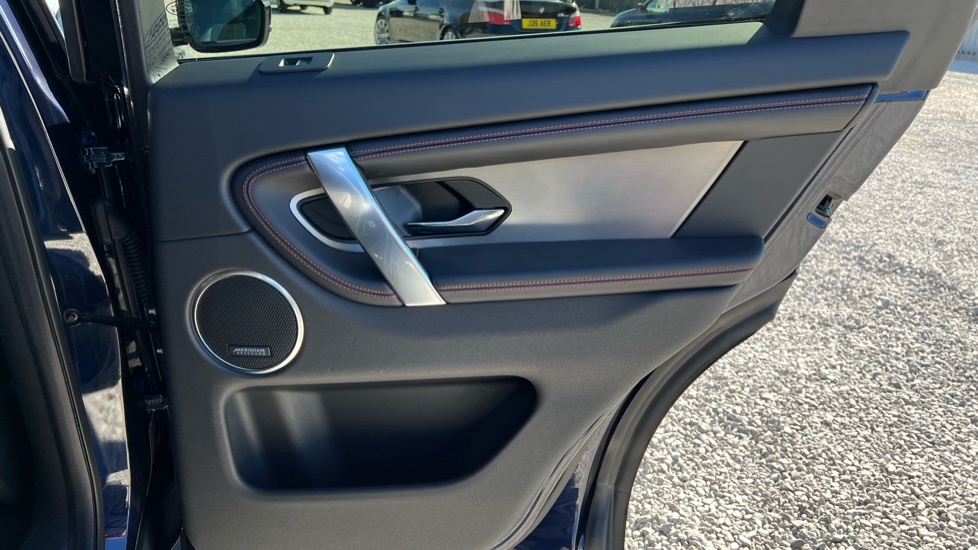 Land Rover Discovery Sport 2.0 D200 R-Dynamic HSE 5dr Auto Diesel Station Wagon - Image 31
