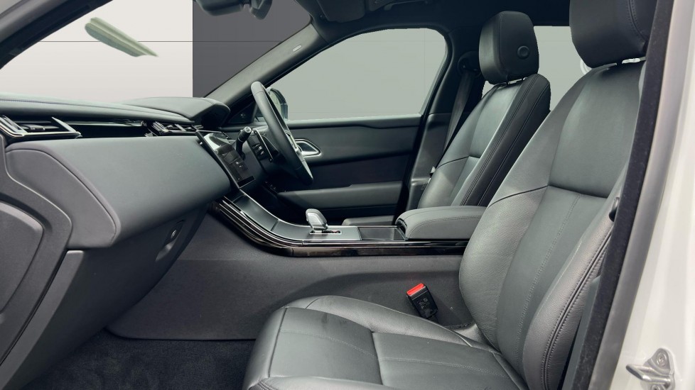 Land Rover Range Rover Velar 2.0 D200 MHEV Dynamic SE 5dr Auto Diesel Estate - Image 3