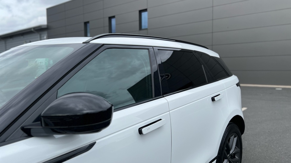 Land Rover Range Rover Velar 2.0 D200 MHEV Dynamic SE 5dr Auto Diesel Estate - Image 22