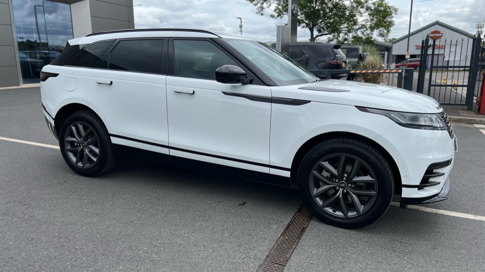 Land Rover Range Rover Velar 2.0 D200 MHEV Dynamic SE 5dr Auto Diesel Estate - Image 26