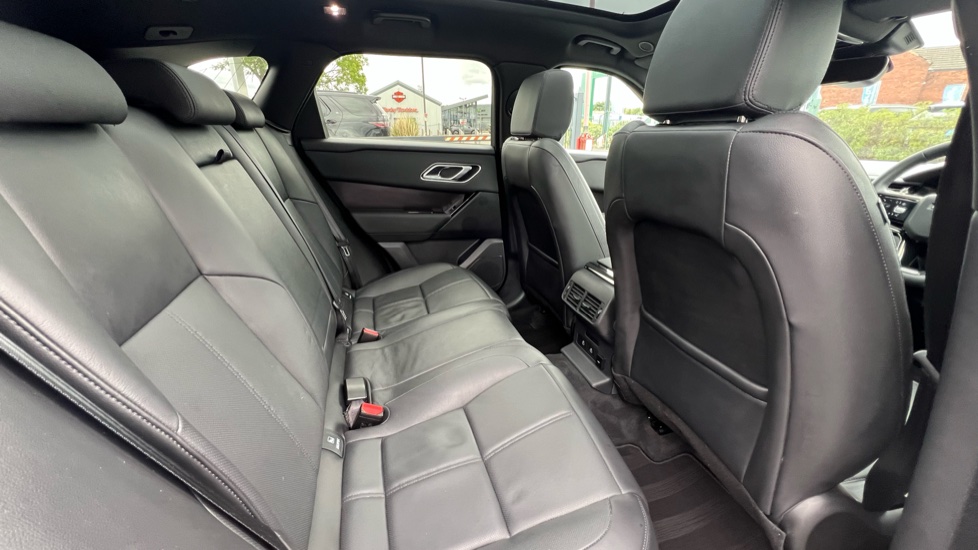 Land Rover Range Rover Velar 2.0 D200 MHEV Dynamic SE 5dr Auto Diesel Estate - Image 32