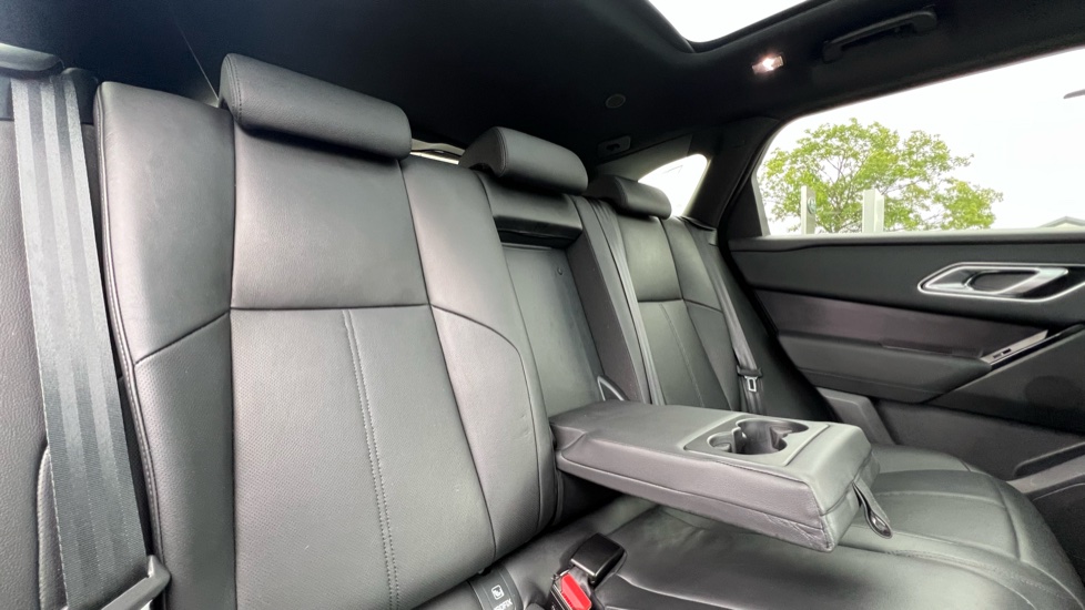 Land Rover Range Rover Velar 2.0 D200 MHEV Dynamic SE 5dr Auto Diesel Estate - Image 33