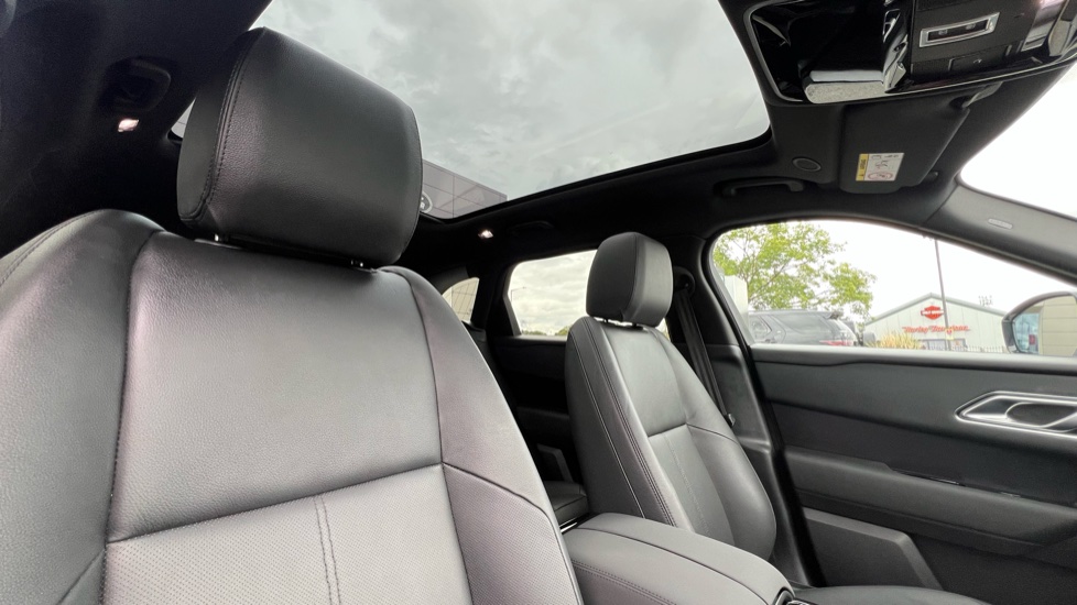 Land Rover Range Rover Velar 2.0 D200 MHEV Dynamic SE 5dr Auto Diesel Estate - Image 37