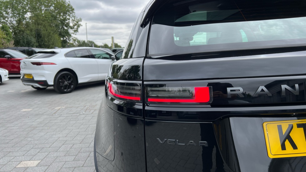 Land Rover Range Rover Velar 2.0 D200 MHEV Dynamic SE 5dr Auto Diesel Estate - Image 30