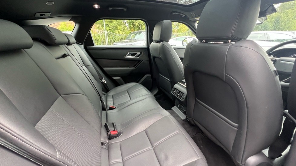 Land Rover Range Rover Velar 2.0 D200 MHEV Dynamic SE 5dr Auto Diesel Estate - Image 32