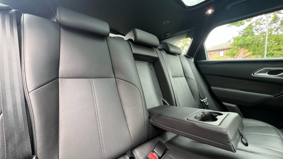 Land Rover Range Rover Velar 2.0 D200 MHEV Dynamic SE 5dr Auto Diesel Estate - Image 33