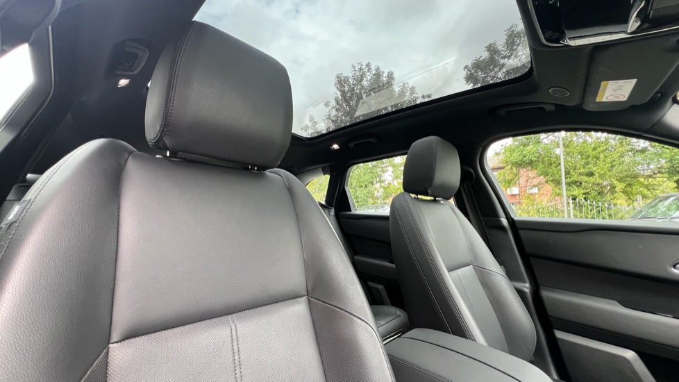Land Rover Range Rover Velar 2.0 D200 MHEV Dynamic SE 5dr Auto Diesel Estate - Image 37