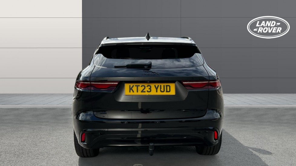 Jaguar F-Pace 2.0 D200 R-Dynamic SE Black 5dr Auto AWD Diesel Estate - Image 6