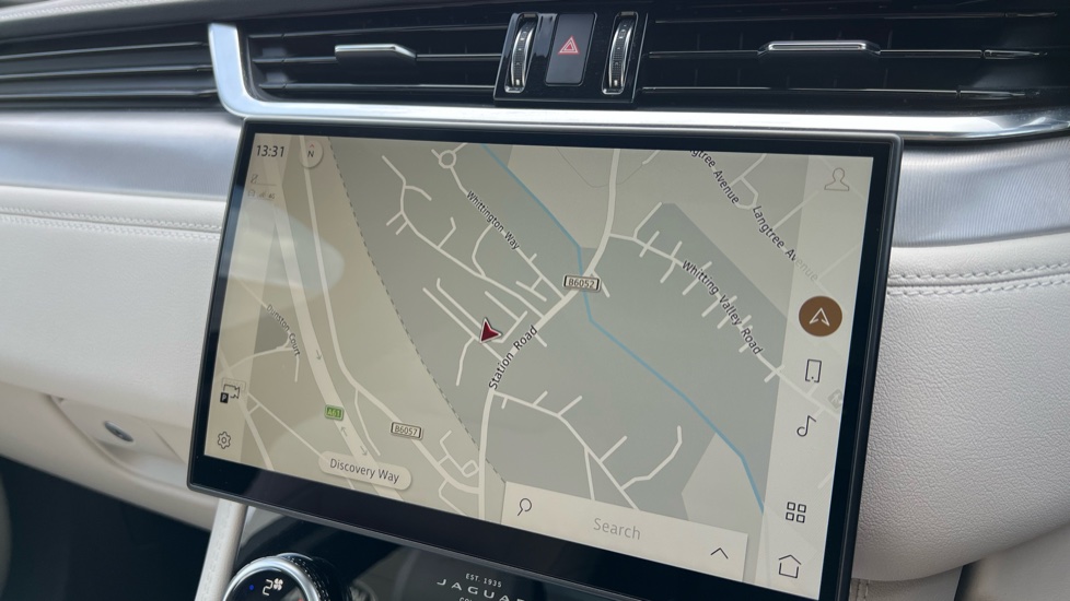 Jaguar F-Pace 2.0 D200 R-Dynamic SE Black 5dr Auto AWD Diesel Estate - Image 11