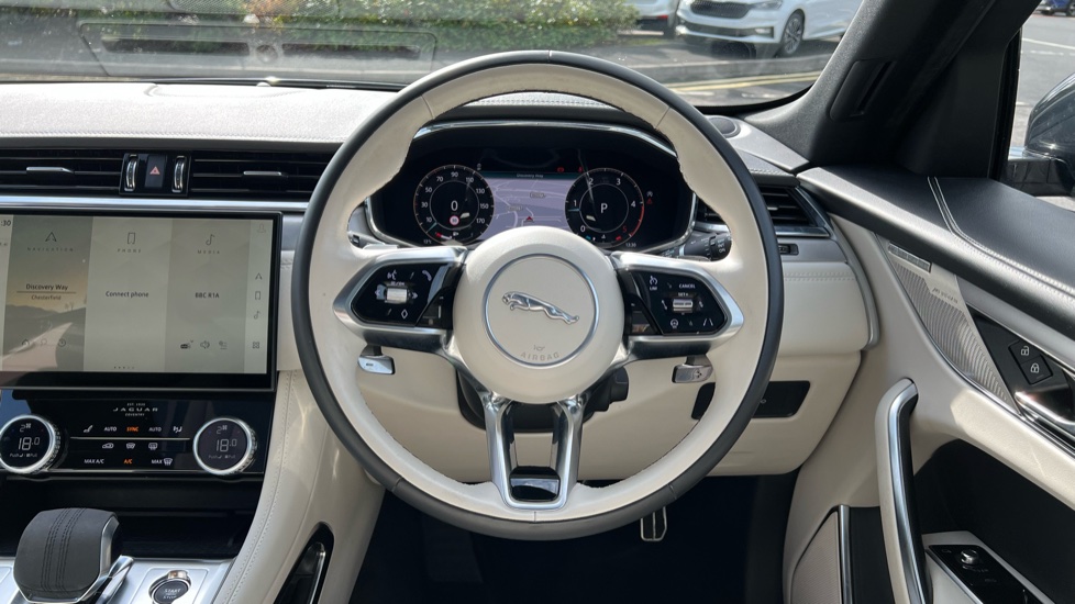 Jaguar F-Pace 2.0 D200 R-Dynamic SE Black 5dr Auto AWD Diesel Estate - Image 15