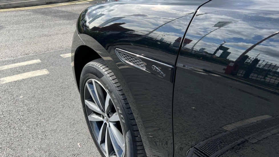 Jaguar F-Pace 2.0 D200 R-Dynamic SE Black 5dr Auto AWD Diesel Estate - Image 20