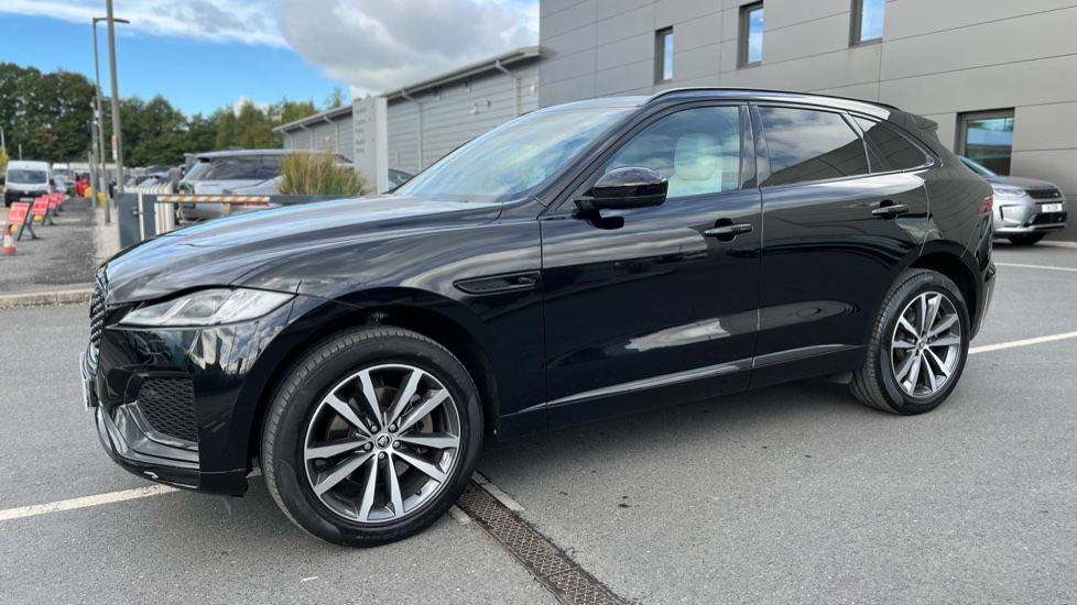 Jaguar F-Pace 2.0 D200 R-Dynamic SE Black 5dr Auto AWD Diesel Estate - Image 23