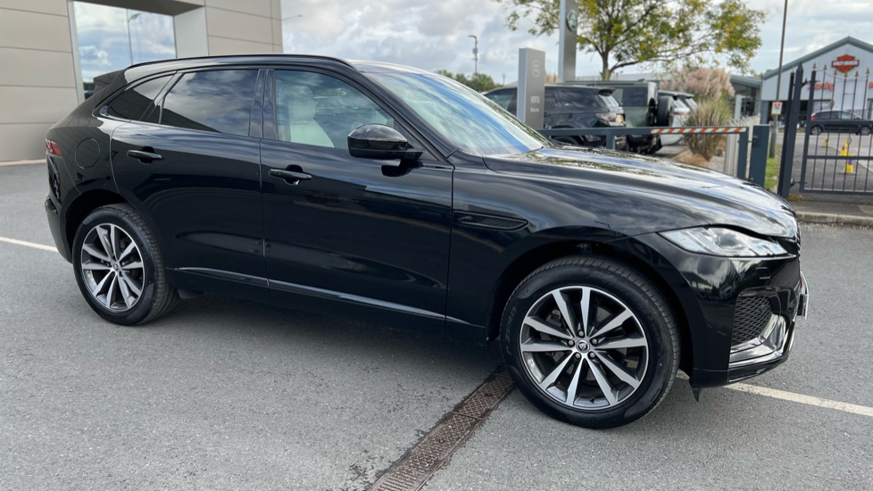 Jaguar F-Pace 2.0 D200 R-Dynamic SE Black 5dr Auto AWD Diesel Estate - Image 26