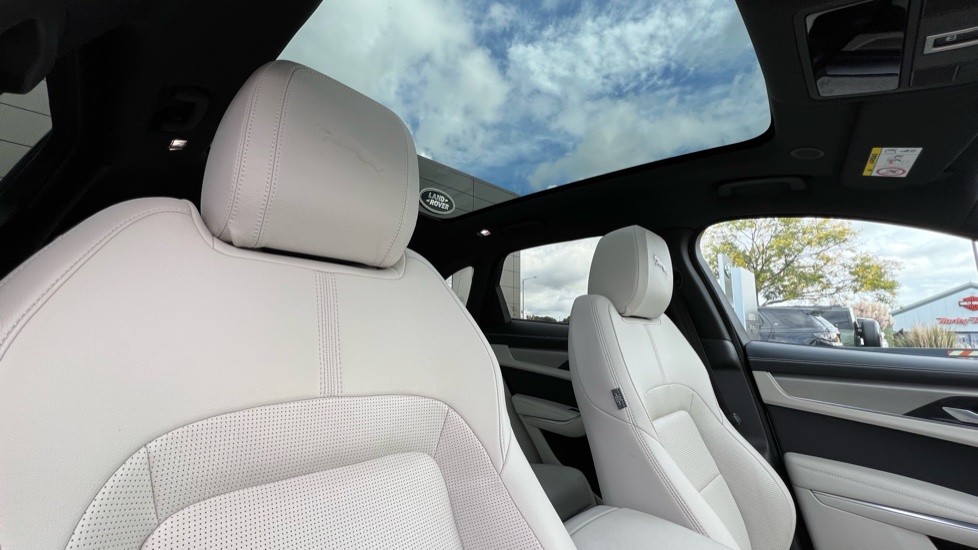 Jaguar F-Pace 2.0 D200 R-Dynamic SE Black 5dr Auto AWD Diesel Estate - Image 37