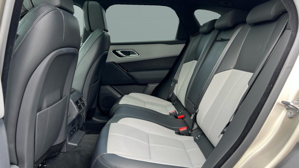 Land Rover Range Rover Velar 2.0 D200 MHEV Autobiography 5dr Auto [Revised] Diesel Estate - Image 4