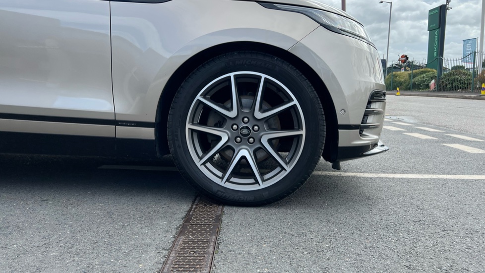 Land Rover Range Rover Velar 2.0 D200 MHEV Autobiography 5dr Auto [Revised] Diesel Estate - Image 8