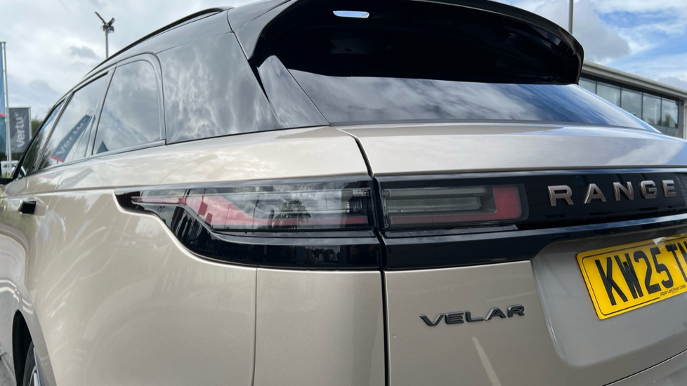 Land Rover Range Rover Velar 2.0 D200 MHEV Autobiography 5dr Auto [Revised] Diesel Estate - Image 19