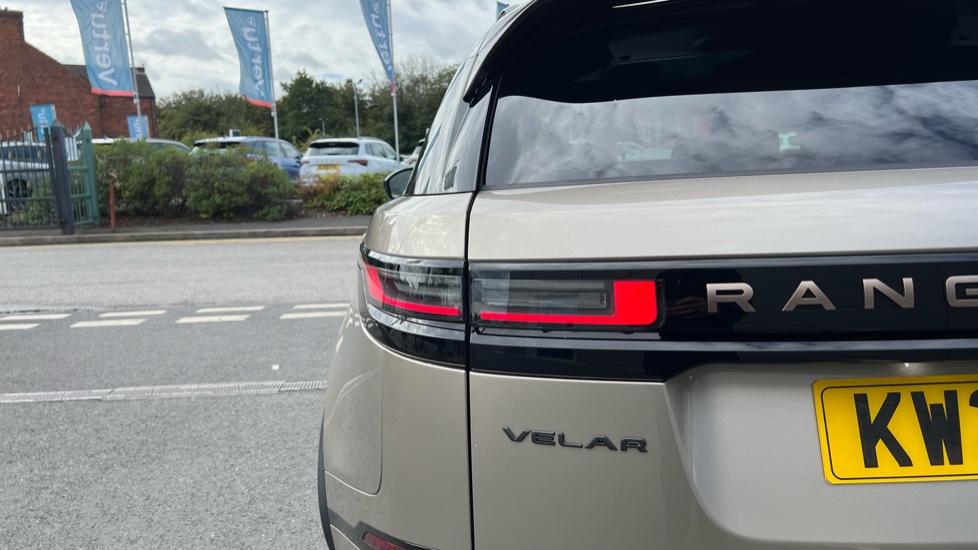 Land Rover Range Rover Velar 2.0 D200 MHEV Autobiography 5dr Auto [Revised] Diesel Estate - Image 30