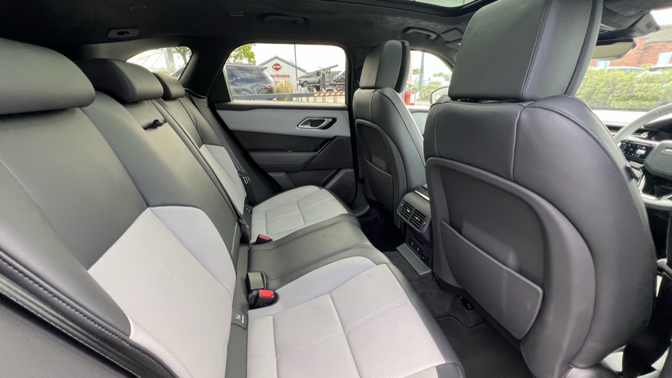Land Rover Range Rover Velar 2.0 D200 MHEV Autobiography 5dr Auto [Revised] Diesel Estate - Image 32